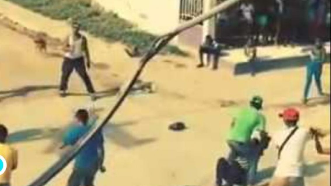 Brutal pelea en El Carmen terminó a los machetazos: Hay internados