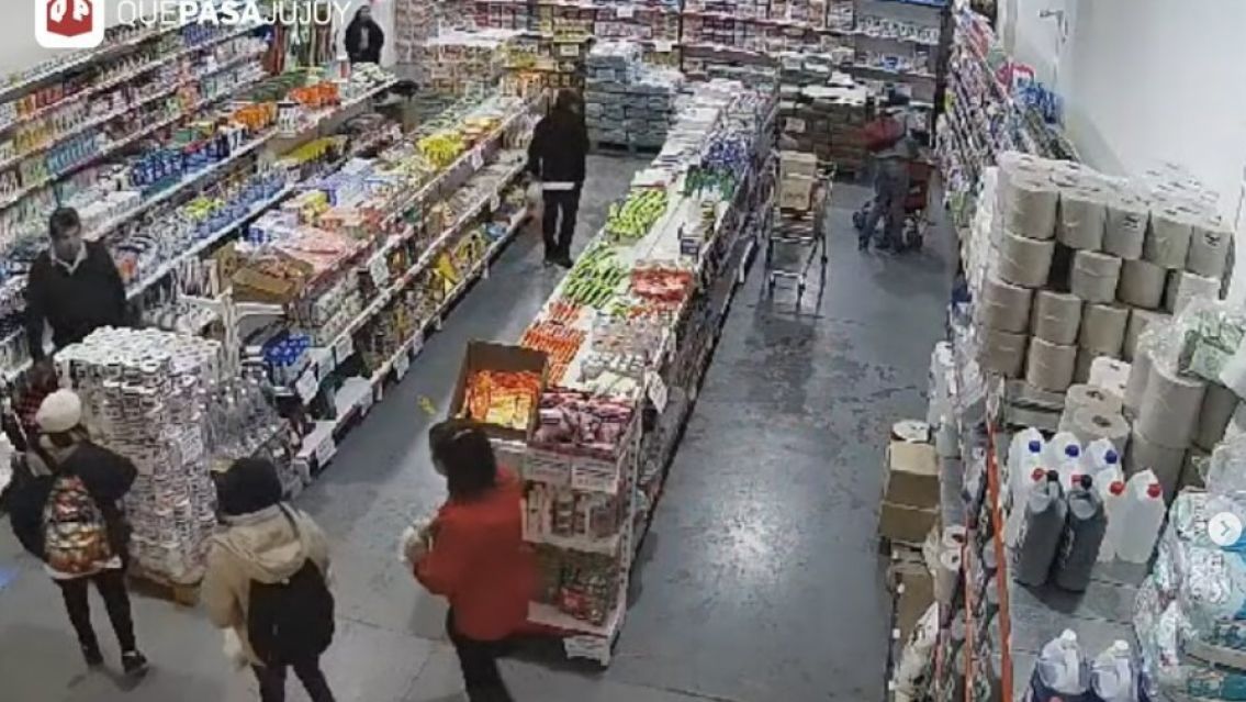 Brutal robo en pleno centro de Jujuy: Todo quedó filmado