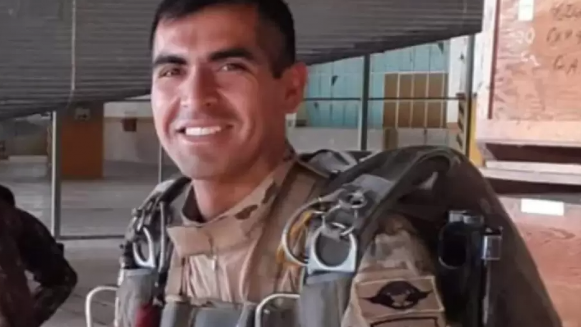 Murió un sargento que se lanzó al vacío con un paracaídas y falló al abrirse