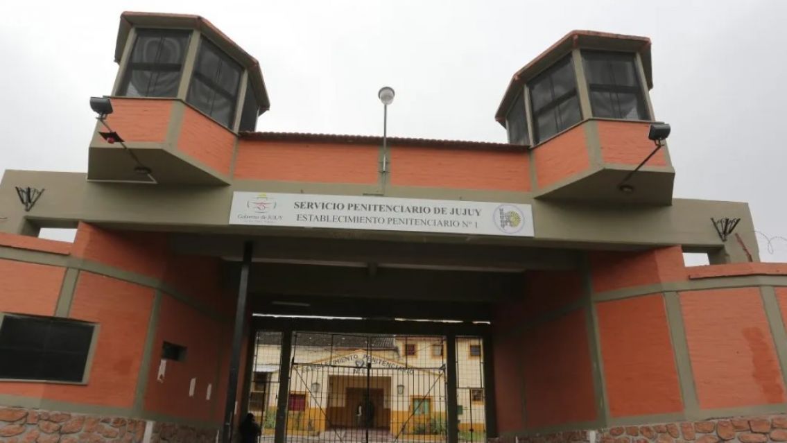 Esc�ndalo en Gorriti: Descubrieron a una guardiac�rcel haciendo el "sin respeto" con un preso