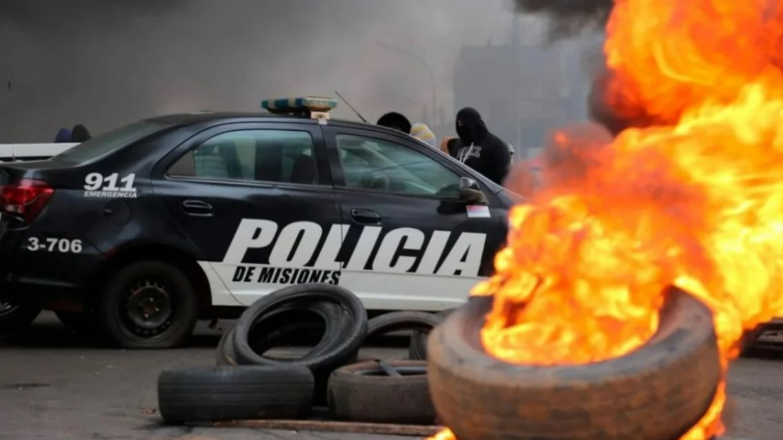Misiones: fracas� la negociaci�n salarial con la Polic�a y contin�a la protesta