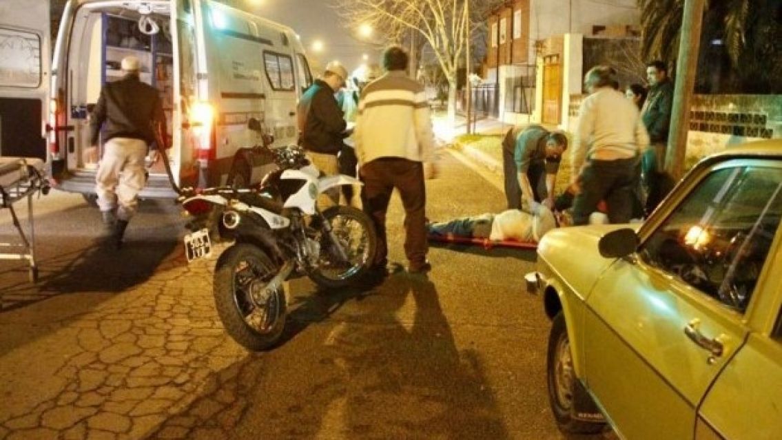 Le pegaba a su pareja frente a la puerta de la UNJu y lo molieron a golpes: Qued� libre