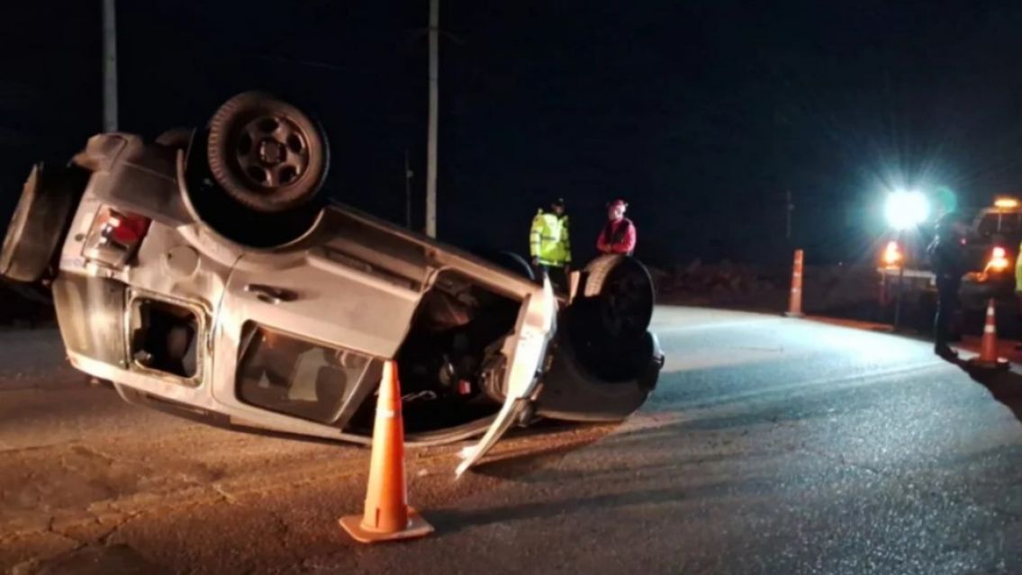 Brutal vuelco en la Ruta 9: Cortaron el tr�nsito a la altura del puente Los Alisos