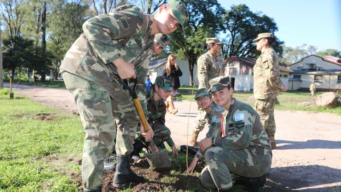 Buscan juje�os que quieran ser soldados voluntarios: Hay buena paga 