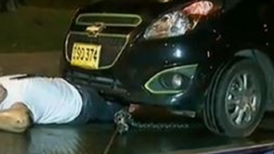 Juje�o muy machado se durmi� junto a un auto: lo atropell� otro pasado de copas�