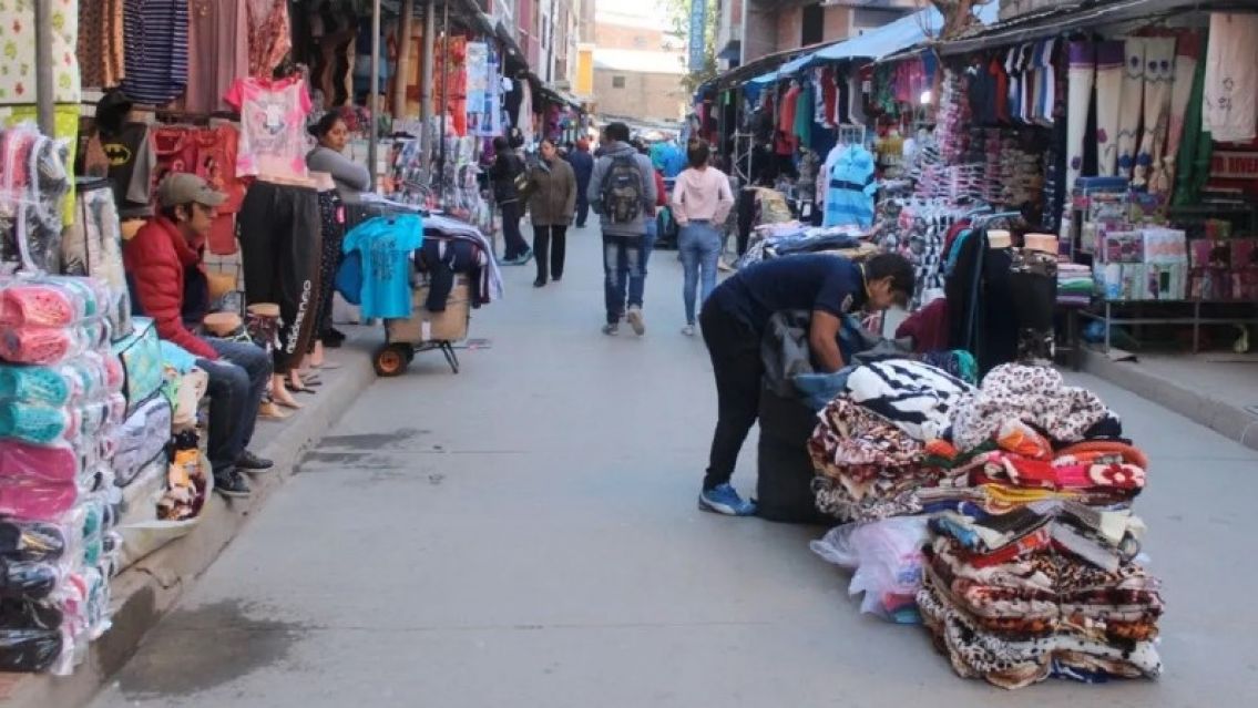 Furor por los tours de compra a Bolivia: Va gente de todo el país