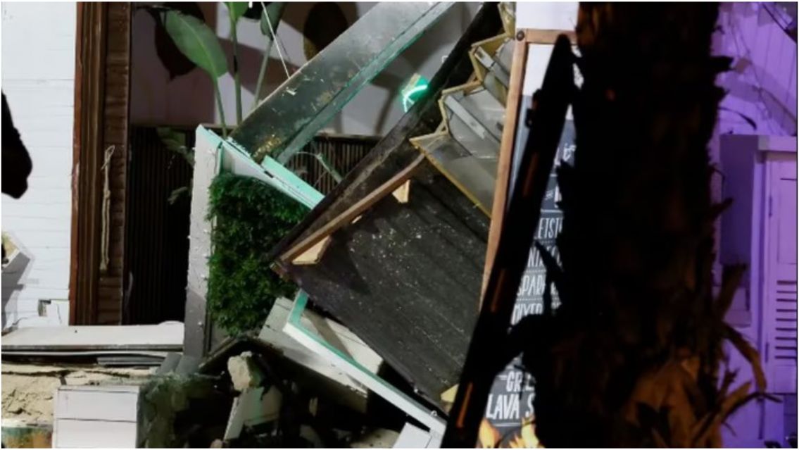 Se derrumbó el techo de un restaurante: murieron 4 personas y hay 20 heridos