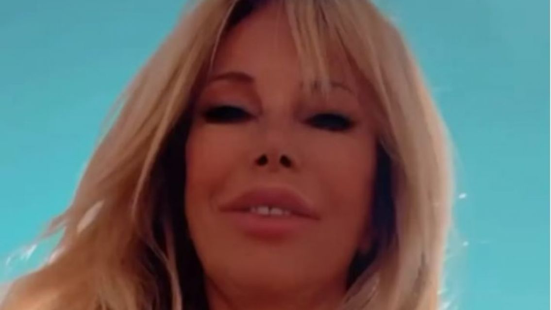 A los 71 a�os, Graciela Alfano deslumbr� con una microbikini: "Celebremos la vida"