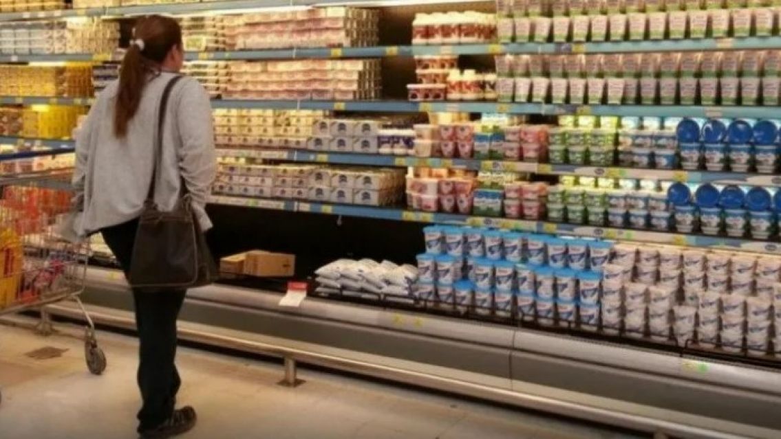 Alimentos a punto de vencer en las góndolas: ¿Qué productos bajan el precio?