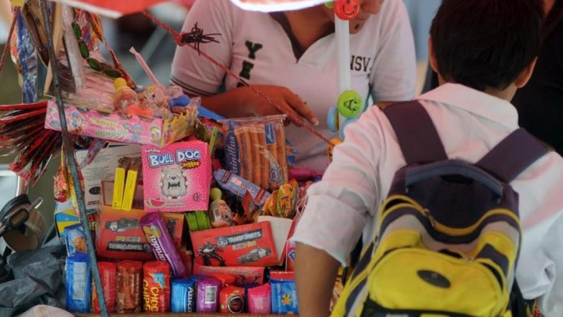 La crisis golpea el recreo de los niños: ¿cuánto hay que gastar para que coman algo en la escuela?