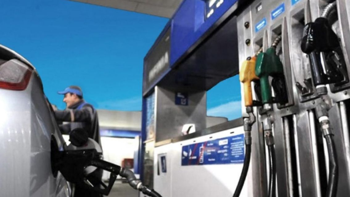 Aseguran que el sábado subirá muy poquito la nafta: ¡En julio,agarrate!