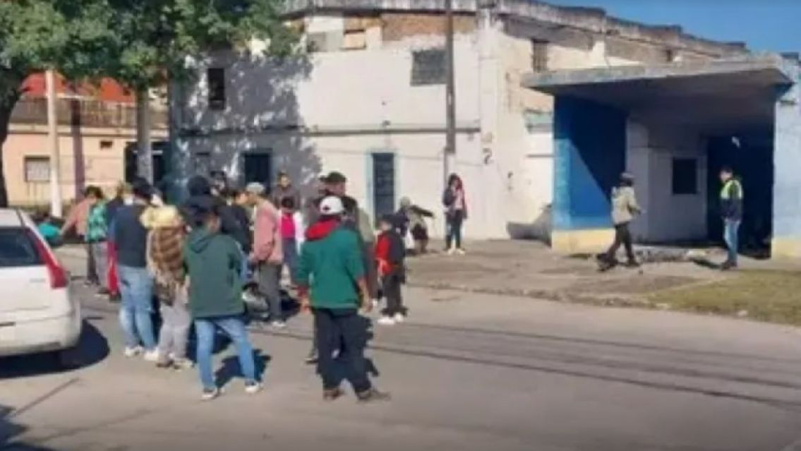 Vio un indigente, le prendió fuego su frazada y su colchón, y lo mató a tiros