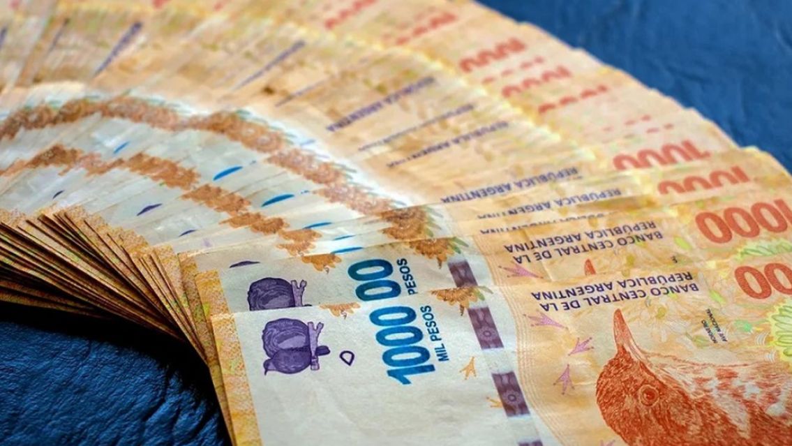 Los trabajadores que recibirán aumentos y bonos de hasta $250.000 en junio