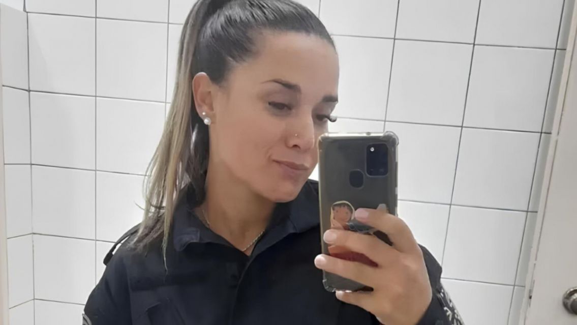 Quién es la mujer policía que arrestaron por hacerle una entradera a una jubilada de 83 años