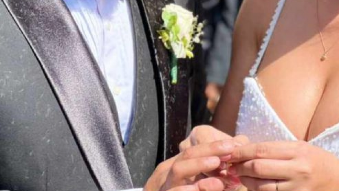 Se casó el cantante Lázaro Caballero y de una descubrieron esto de su esposa