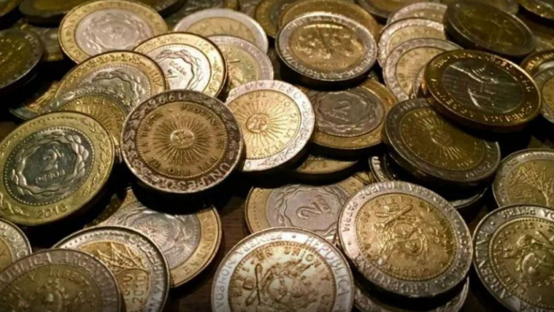 Pagan hasta $15.000 por monedas de un peso argentino que tengan esta letra