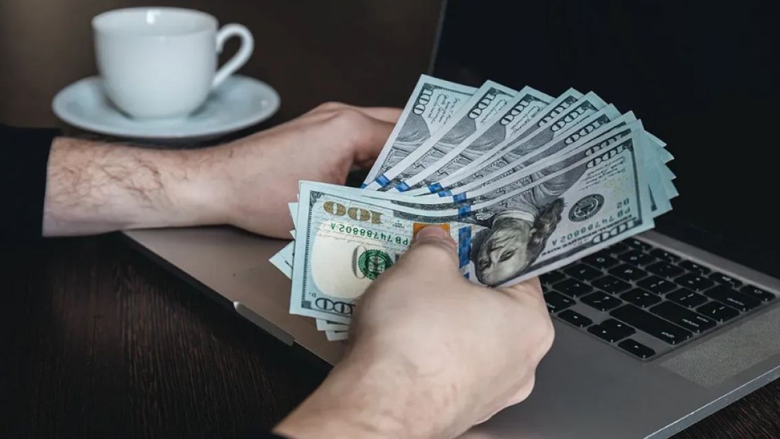 Ganá en dólares y laburá desde casa con estas tres plataformas para buscar trabajo