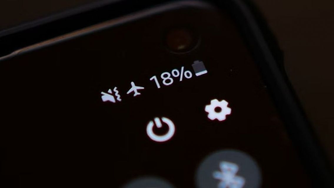 [CUIDADO] Tu celular corre peligro si no lo carg�s en modo avi�n: el porqu�