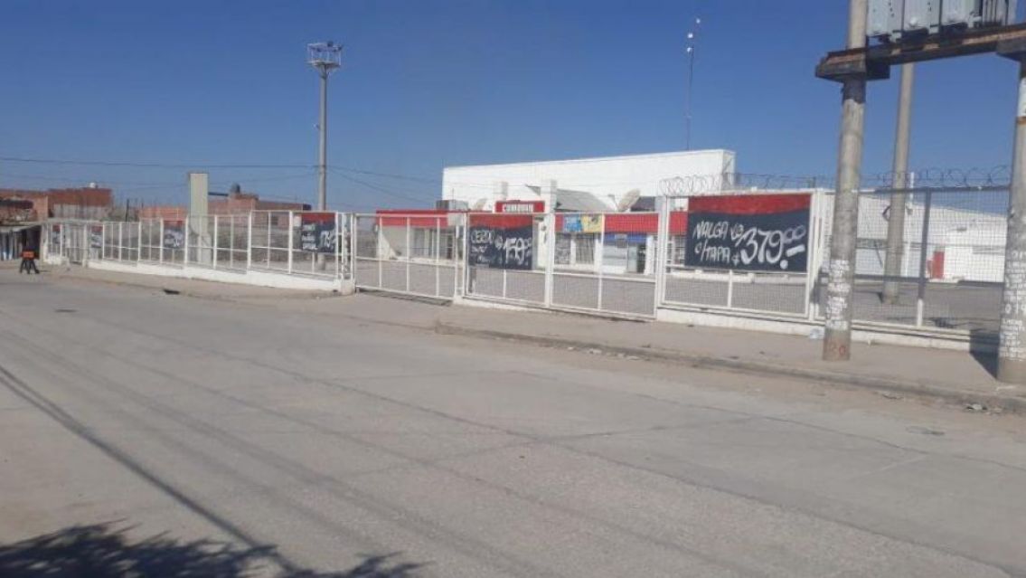 Colectivo volteó una columna que aplastó a una pareja de Jujuy