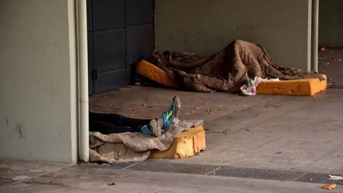 Cada vez m�s personas viven en las calles de Jujuy: hay familias enteras