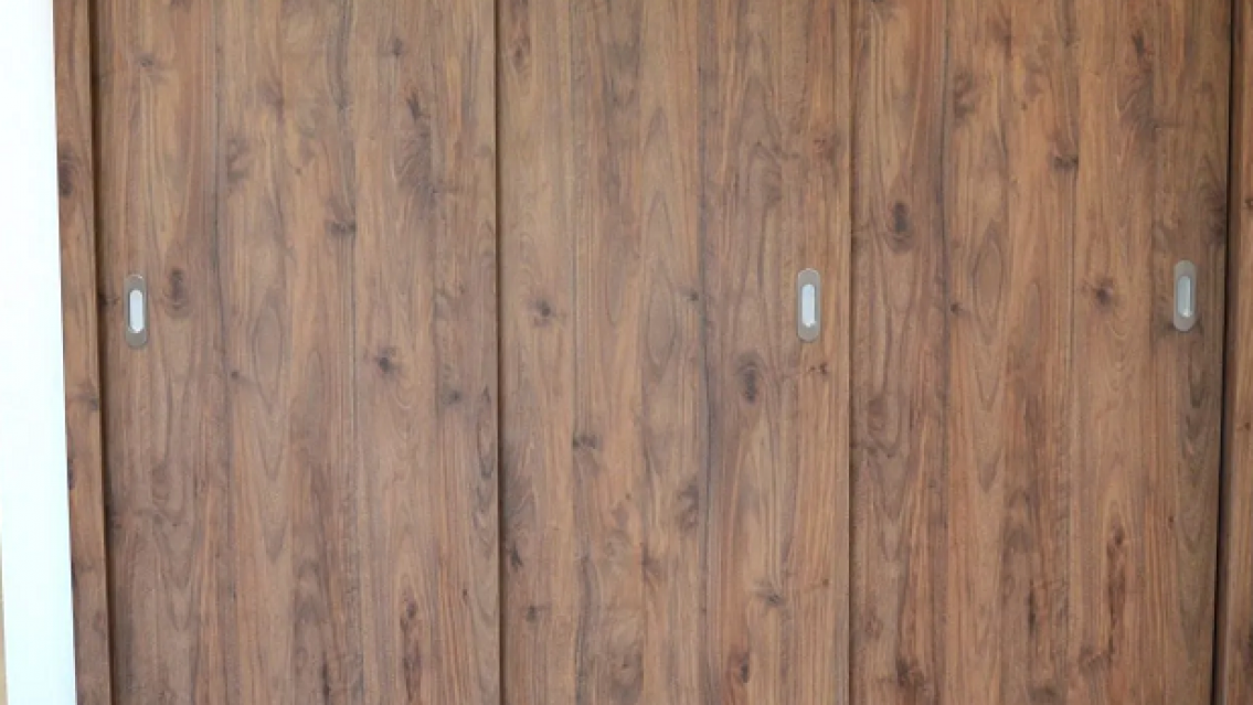 �dolo de las pel�culas fue encontrado muerto y sin ropa: un juego er�tico