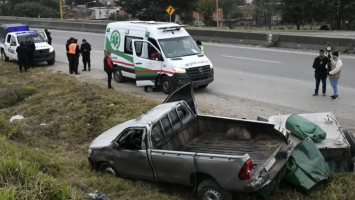 Brutal accidente dejó a un jujeño hospitalizado de urgencia: Se salvó de milagro