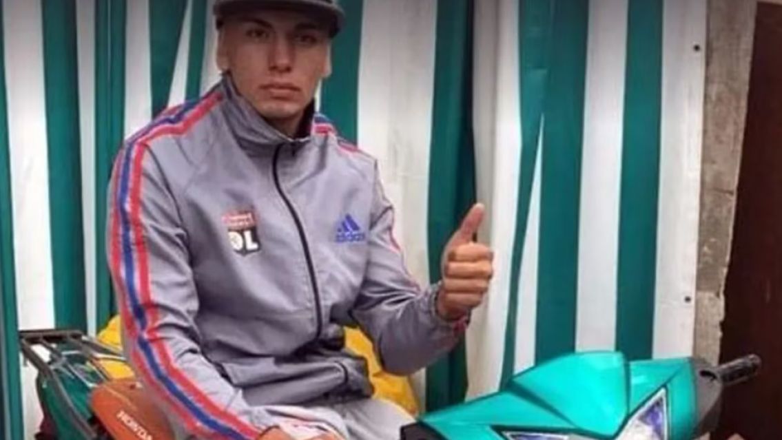 "Vuela alto compa�ero": Dolor en el barrio por la muerte de un chorro