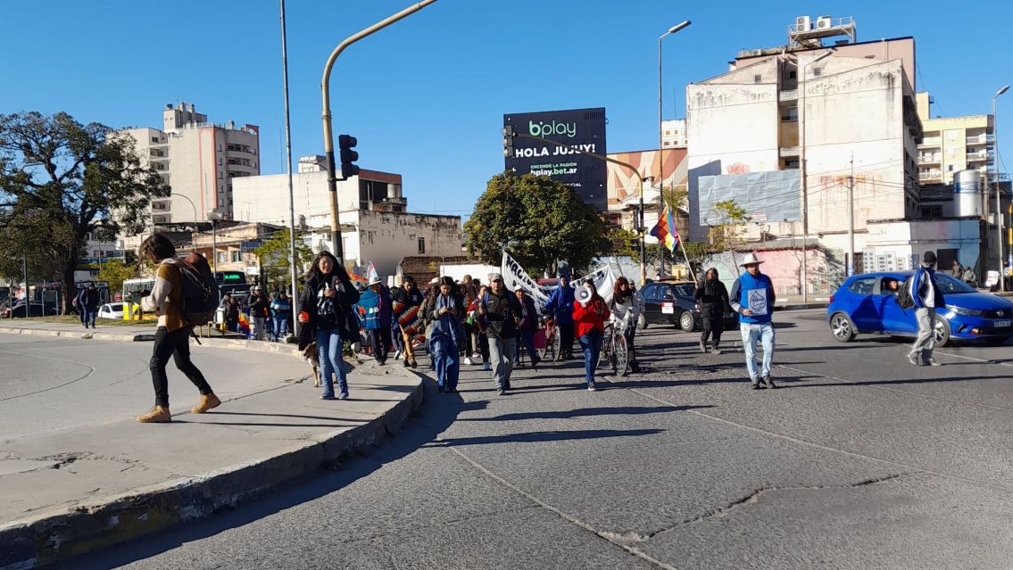 "Sin agua no hay vida": Comunidades se movilizan por el centro de la ciudad