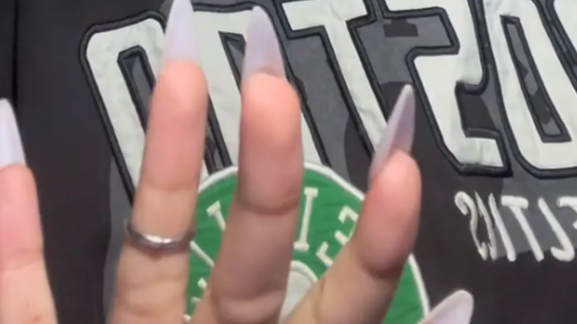 Le hizo las u�as a famosa cantante y cont� lo peor de ella �es Lali?