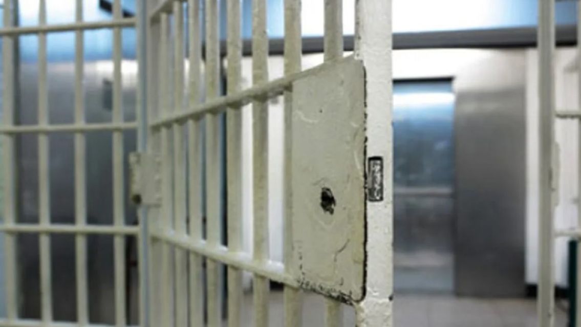 Preso juje�o se hizo el enfermo y se escap� mientras lo llevaban al hospital