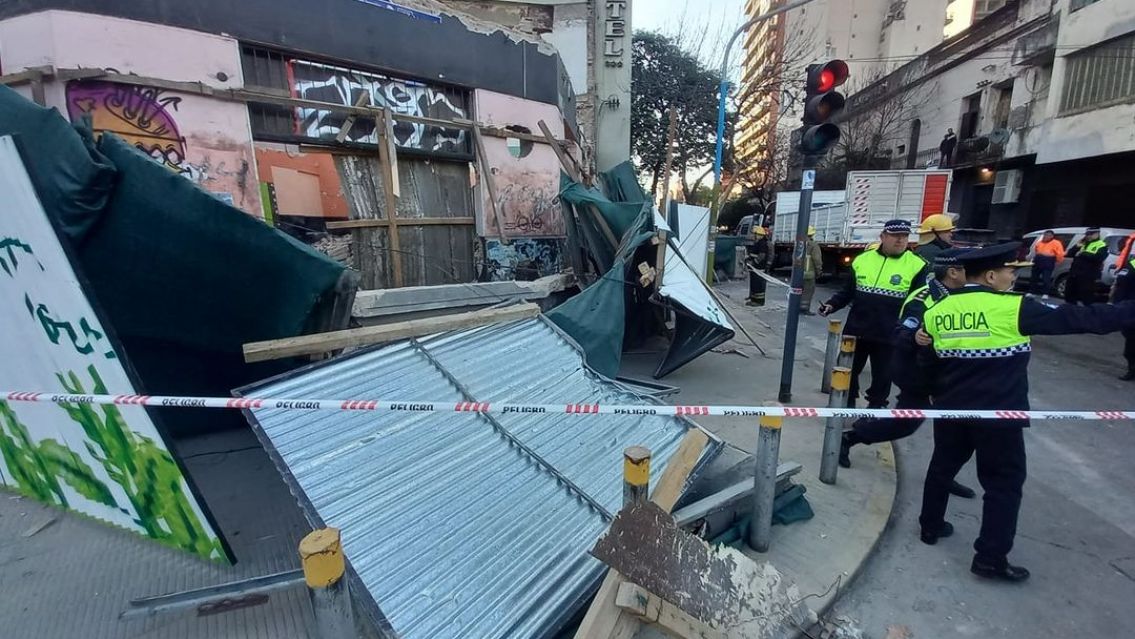 Se derrumb� un edificio en pleno centro: hay al menos seis heridos