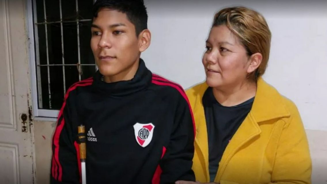 Robaron la casa de Pablo: El juje�o que no puede ver y hab�a recibido una notebook para estudiar