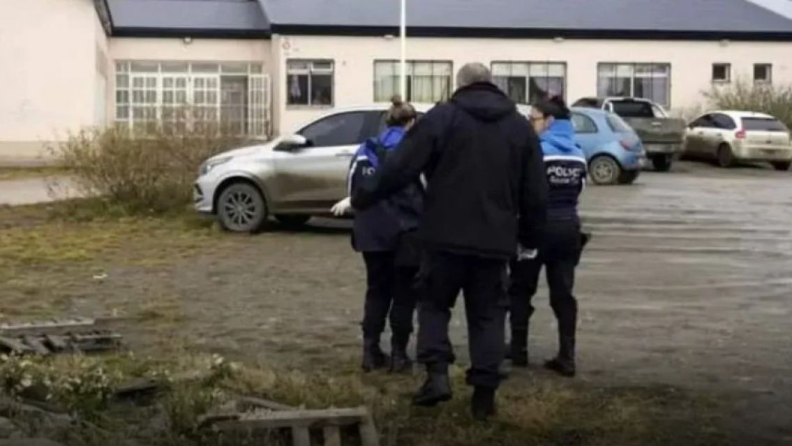 Horror en una escuelita: fueron al ba�o y se encontraron con lo peor