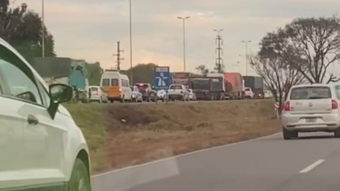 Fuerte choque en cadena: Tremenda congestión vehicular en Jujuy