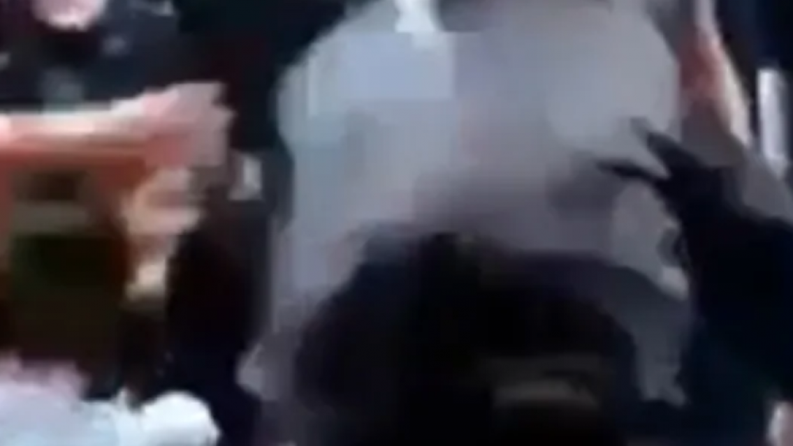 Juje�as se agarraron en un boliche: una "le mostr�" su zapatos en la cara de la otra