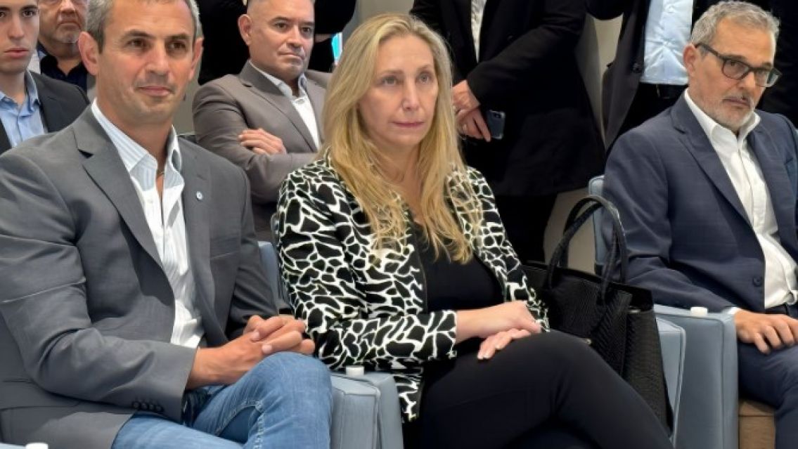 Karina Milei y Martín Menem visitaron la primera clínica que funciona con sistema de voucher