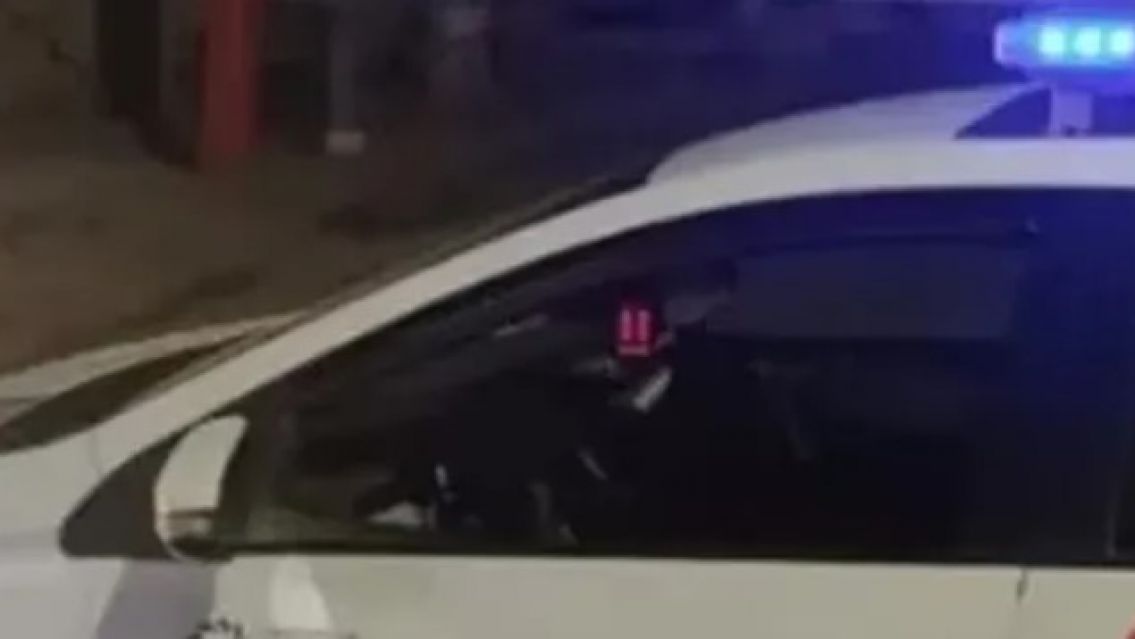 Hasta el erke! Polic�a juje�o manejaba un auto completamente borracho