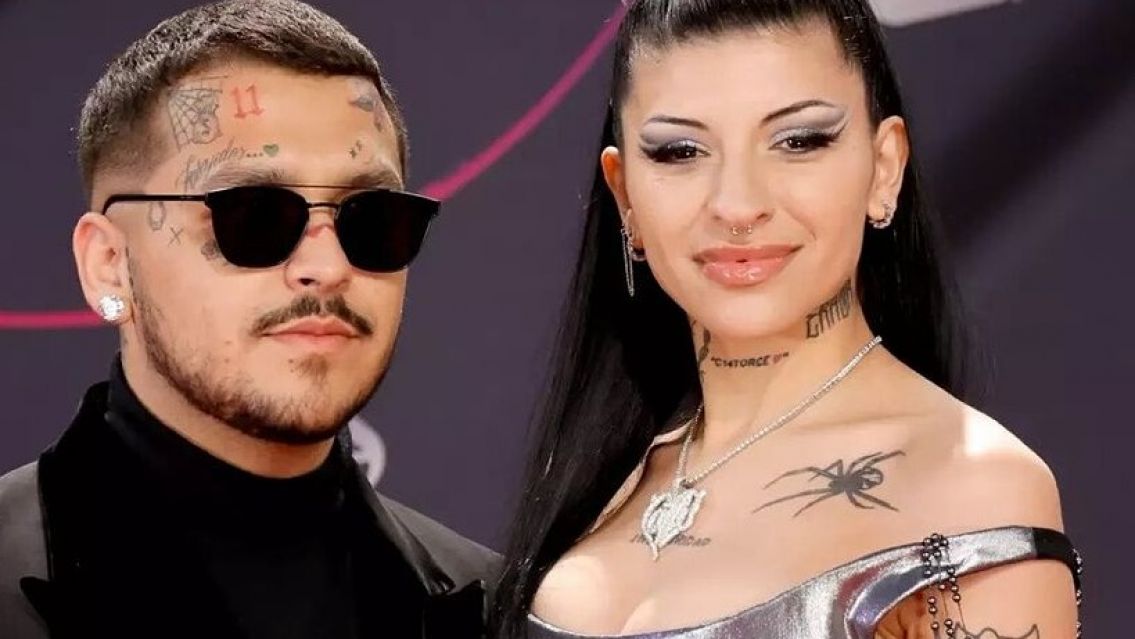 Nodal metido bajo la cama: Cazzu rompi� el silencio y se la mand� a guardar