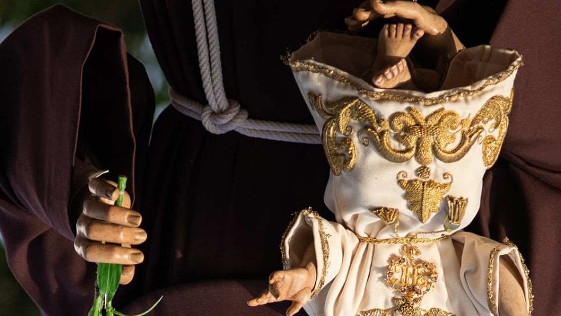 El santito que ponen al revés "para conseguir novio"