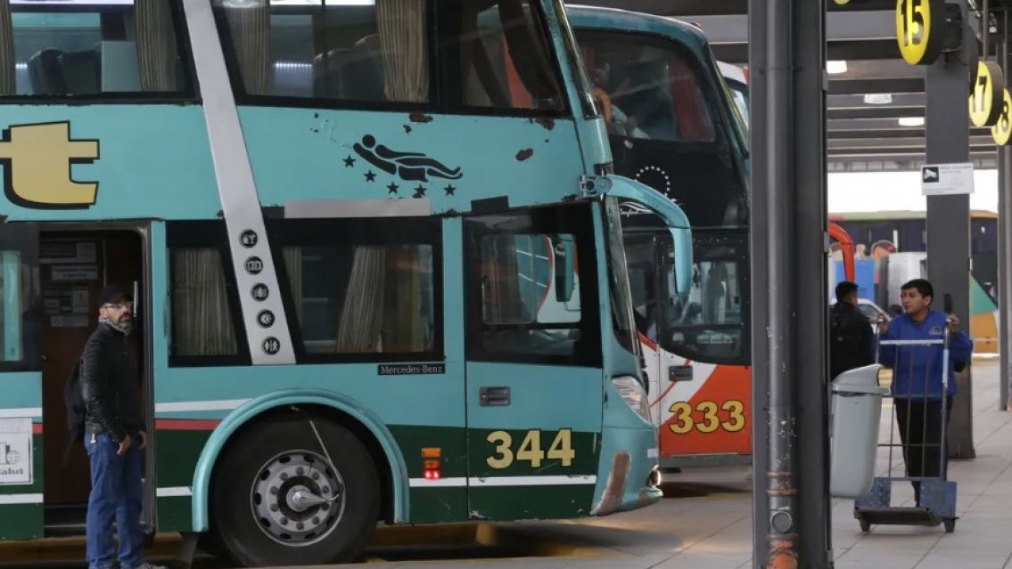 Se viene un aumento en las tarifas de los coles de media distancia