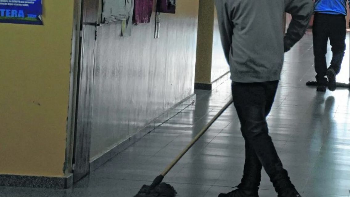 Alto Comedero: Grave acusaci�n contra el portero de una escuela 