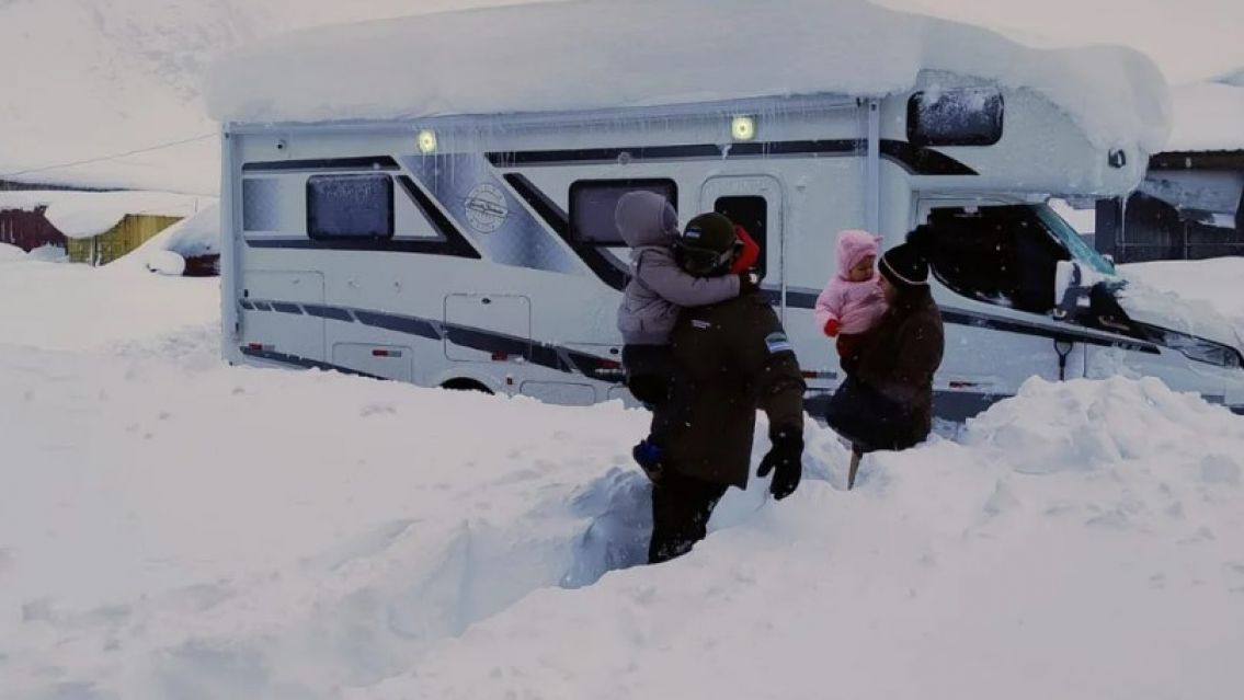 Familia quedó atrapada por la nieve en Mendoza: "Se salvaron de milagro"
