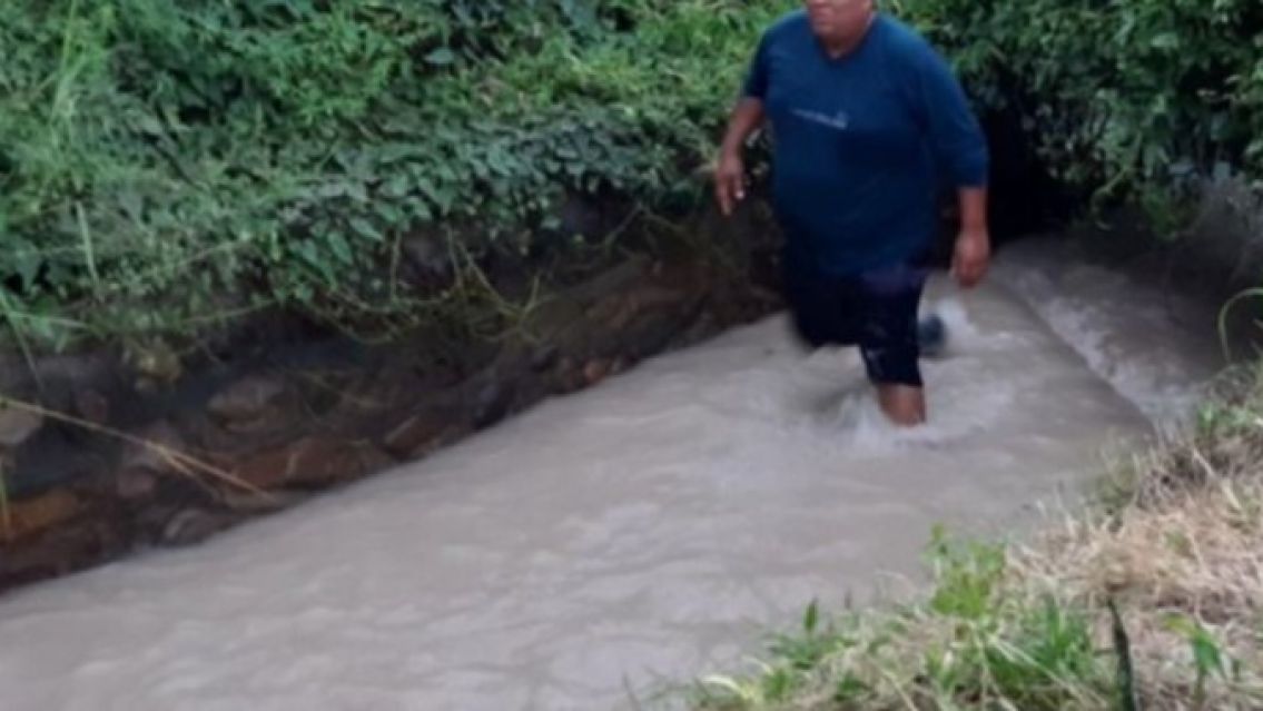 Encontraron sin vida a un nene cerca de una acequia