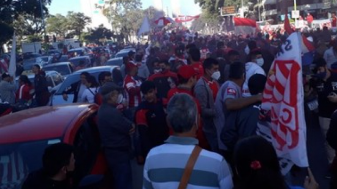 Miles de tucumanos llegan a Jujuy: Impresionante operativo policial