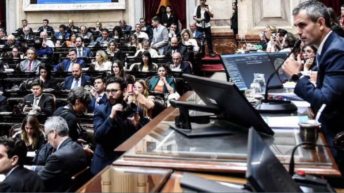 Diputados trata este martes la Ley Bases y el paquete fiscal en comisión