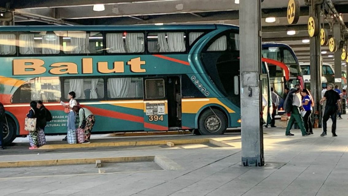 Terrible golpe al bolsillo de los juje�os: Sube el colectivo de media distancia 