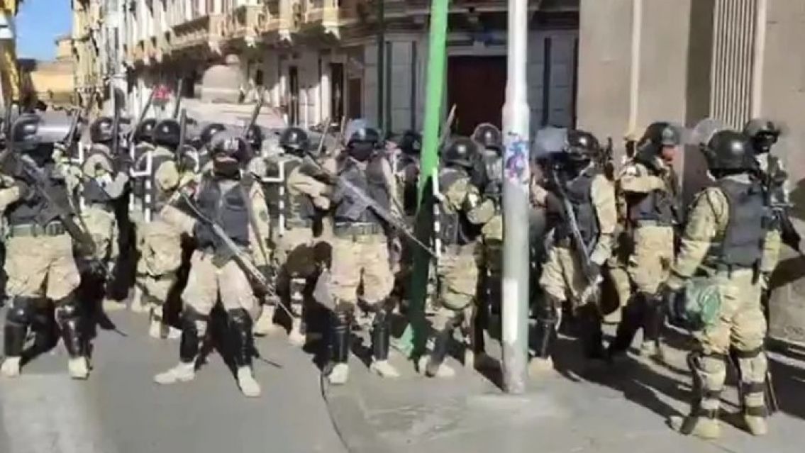 Evo y Arce denuncian un intento de golpe de las Fuerzas Armadas en Bolivia