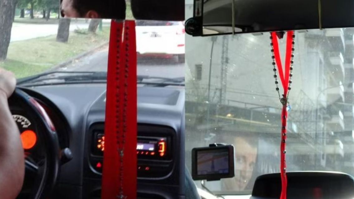 Qué significa la cinta roja que muchos llevan en el auto y para qué sirve