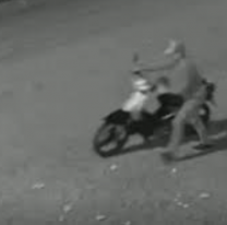 Polic&iacute;a juje&ntilde;o se tom&oacute; hasta el agua de las plantas y sali&oacute; a andar en moto