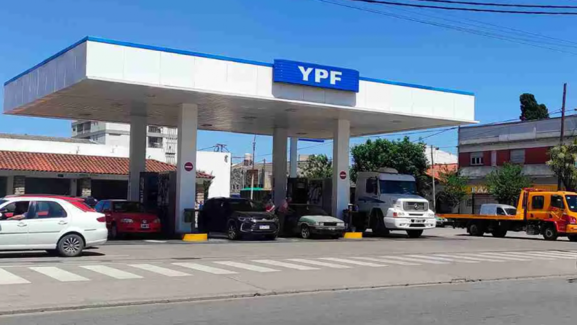 El lunes vuelve a subir la nafta: A cu�nto se va el litro